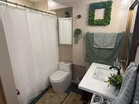 Bath - 6276 S Sandwedge Cir, Murray, UT 84123 photo 3 of 3