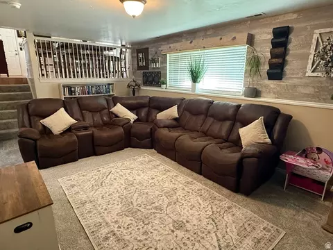 Living - 6276 S Sandwedge Cir, Murray, UT 84123 photo 4 of 5