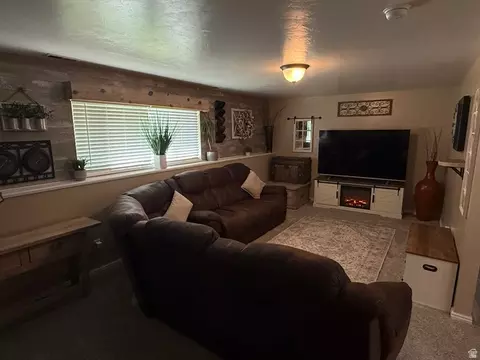 Living - 6276 S Sandwedge Cir, Murray, UT 84123 photo 3 of 5