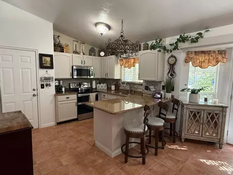 Kitchen - 6276 S Sandwedge Cir, Murray, UT 84123 photo 1 of 3