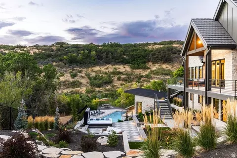 Exterior - 10188 S Dimple Dell Ln E, Sandy, UT 84092 photo 9 of 24