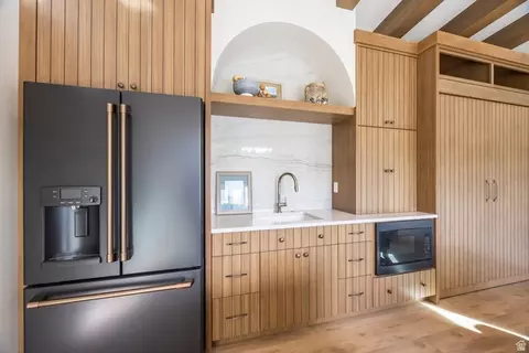 Kitchen - 10188 S Dimple Dell Ln E, Sandy, UT 84092 photo 5 of 6