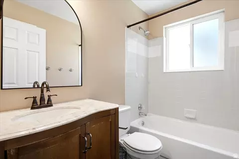 Bath - 3277 N 2175 E, Layton, UT 84040 photo 3 of 3