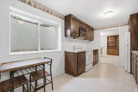 Kitchen - 512 E 90 N, Orem, UT 84097 photo 2 of 4
