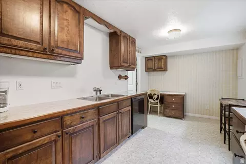 Kitchen - 512 E 90 N, Orem, UT 84097 photo 3 of 4