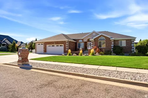 Exterior - 5945 S 1050 E, South Ogden, UT 84405 photo 3 of 9