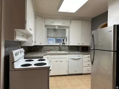 Kitchen - 574 E 32nd S, Ogden, UT 84403 photo 2 of 2