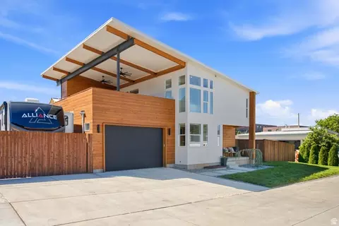 Exterior - 3272 S 2000 E, Millcreek, UT 84109 photo 2 of 20