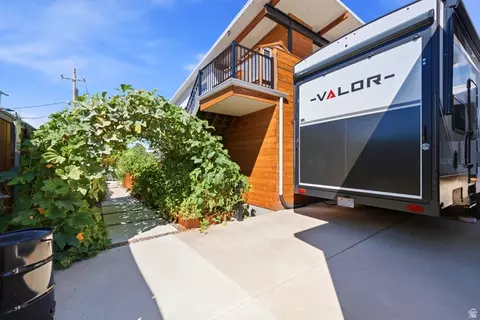 Exterior - 3272 S 2000 E, Millcreek, UT 84109 photo 17 of 20