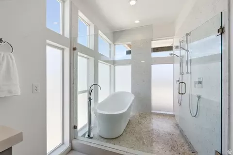 Bath - 3272 S 2000 E, Millcreek, UT 84109 photo 3 of 4