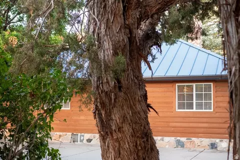 Exterior - 1880 E 11400 St S, Sandy, UT 84092 photo 13 of 18