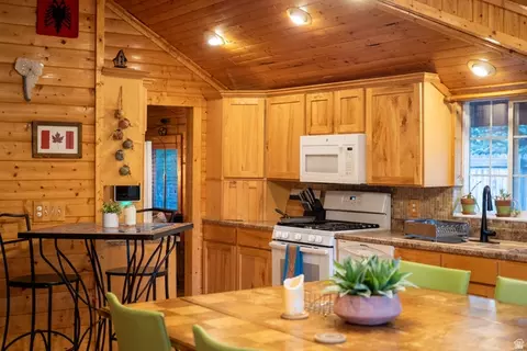 Kitchen - 1880 E 11400 St S, Sandy, UT 84092 photo 1 of 1