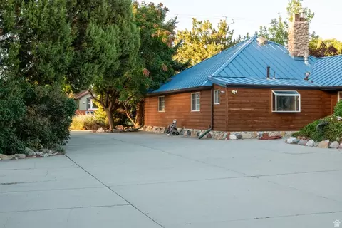 Exterior - 1880 E 11400 St S, Sandy, UT 84092 photo 5 of 18