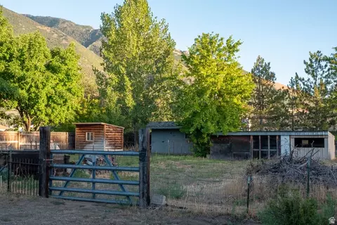 Exterior - 1880 E 11400 St S, Sandy, UT 84092 photo 2 of 18