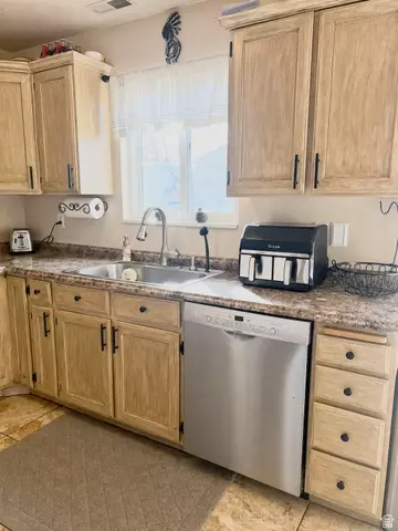Kitchen - 1751 W 140 S, Orem, UT 84058 photo 2 of 3
