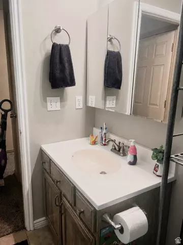 Bath - 1751 W 140 S, Orem, UT 84058 photo 3 of 4