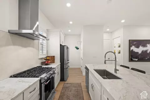 4934 S Beverly Ct E, Holladay, UT 84117