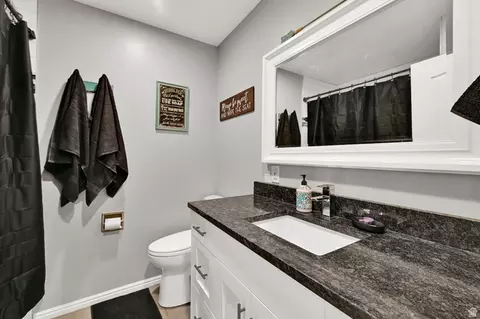 Bath - 1003 E Maple St, Mapleton, UT 84664 photo 2 of 2