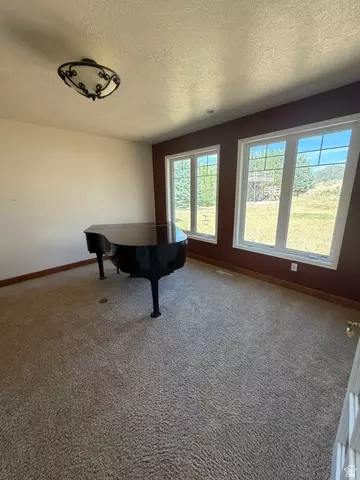 Living - 4458 Glencoe Rd, Preston, ID 83263 photo 3 of 4