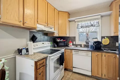 Kitchen - 704 Robins Ave, Ogden, UT 84404 photo 2 of 2
