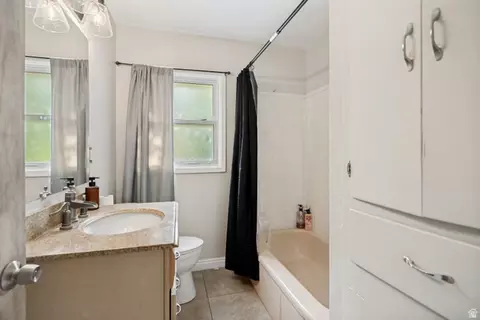 Bath - 704 Robins Ave, Ogden, UT 84404 photo 2 of 3