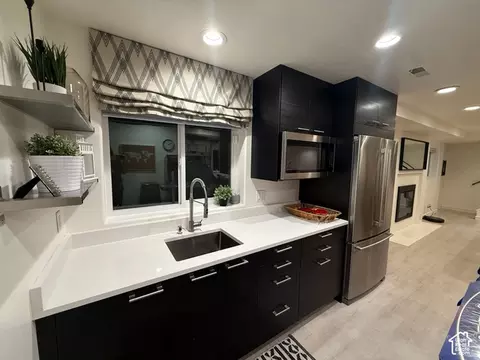 Kitchen - 340 W Willow Ridge Cir N, Centerville, UT 84014 photo 4 of 4
