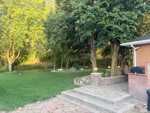 Exterior - 340 W Willow Ridge Cir N, Centerville, UT 84014 photo 6 of 8