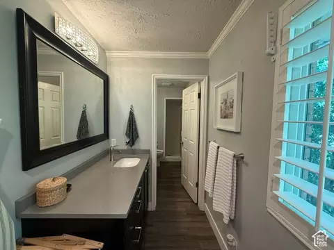 Bath - 340 W Willow Ridge Cir N, Centerville, UT 84014 photo 2 of 4