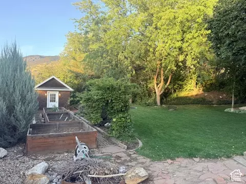 Exterior - 340 W Willow Ridge Cir N, Centerville, UT 84014 photo 5 of 8