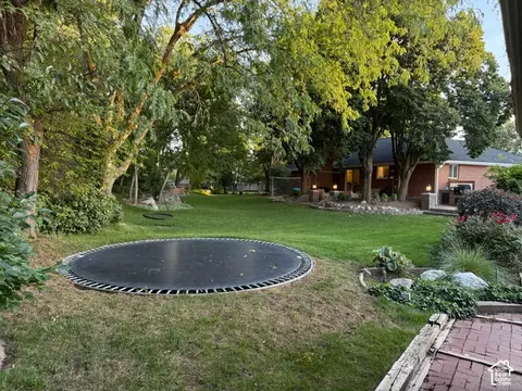 Exterior - 340 W Willow Ridge Cir N, Centerville, UT 84014 photo 3 of 8