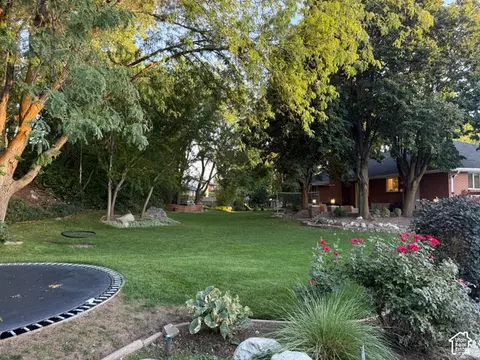 Exterior - 340 W Willow Ridge Cir N, Centerville, UT 84014 photo 4 of 8