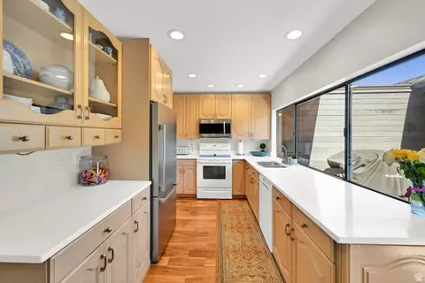 Kitchen - 2314 S Ridgewood Way, Bountiful, UT 84010 photo 1 of 2