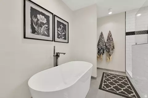 Bath - 2314 S Ridgewood Way, Bountiful, UT 84010 photo 1 of 4