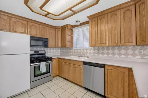 Kitchen - 137 E 6890 S, Midvale, UT 84047 photo 3 of 4
