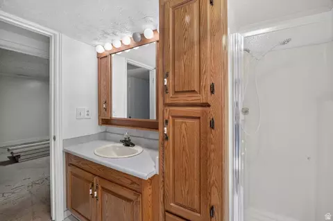 Bath - 137 E 6890 S, Midvale, UT 84047 photo 4 of 4