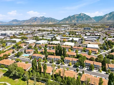 View/Area - 9480 S Hidden Point Dr, Sandy, UT 84070 photo 4 of 8