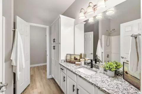 Bath - 9480 S Hidden Point Dr, Sandy, UT 84070 photo 2 of 4