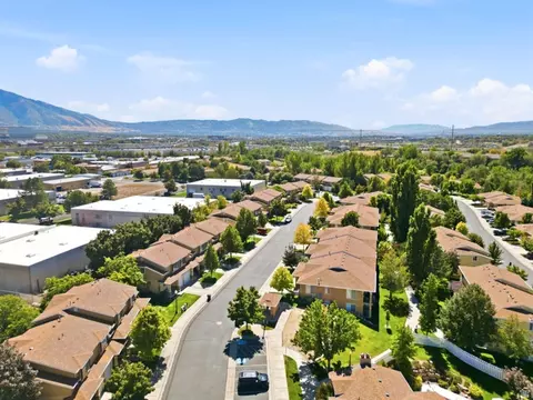 View/Area - 9480 S Hidden Point Dr, Sandy, UT 84070 photo 3 of 8