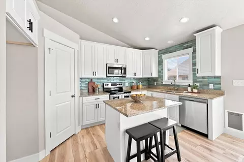 Kitchen - 2276 E Boxwood Ln, Eagle Mountain, UT 84005 photo 2 of 2