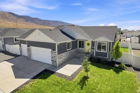 Exterior - 2276 E Boxwood Ln, Eagle Mountain, UT 84005 photo 5 of 6