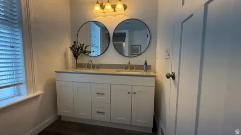 Bath - 432 E 400 N, Logan, UT 84321 photo 1 of 7