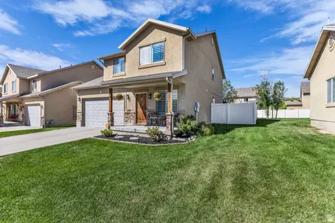 Exterior - 1719 N 25 E, Layton, UT 84041 photo 2 of 6