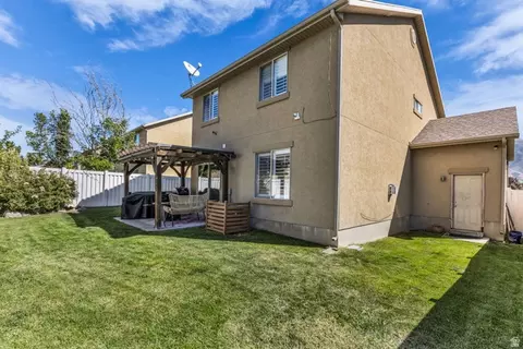 Exterior - 1719 N 25 E, Layton, UT 84041 photo 5 of 6