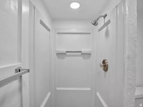 Bath - 654 E 500 N, Provo, UT 84606 photo 5 of 5