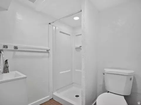 Bath - 654 E 500 N, Provo, UT 84606 photo 4 of 5