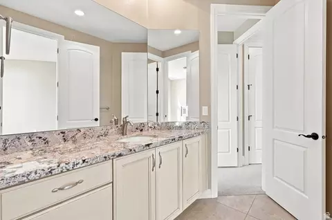 Bath - 3149 E 10000 S, Sandy, UT 84092 photo 6 of 7