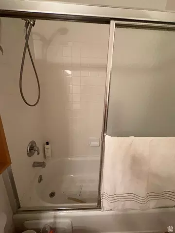 Bath - 2240 Evergreen View Ct S, Millcreek, UT 84109 photo 5 of 6