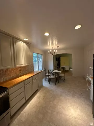 Kitchen - 2240 Evergreen View Ct S, Millcreek, UT 84109 photo 3 of 6