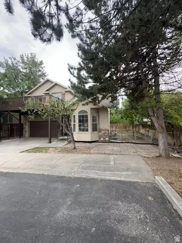 Exterior - 2240 Evergreen View Ct S, Millcreek, UT 84109 photo 3 of 11