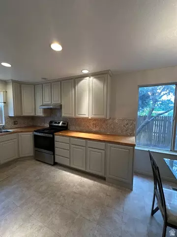 Kitchen - 2240 Evergreen View Ct S, Millcreek, UT 84109 photo 1 of 6